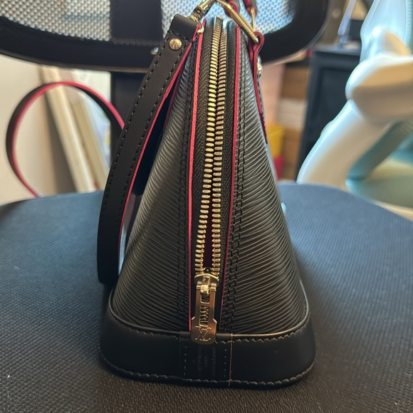 Louis Vuitton Epi Leather Alma BB with hot pink accents. Limited edition piece! - Picture 10 of 12
